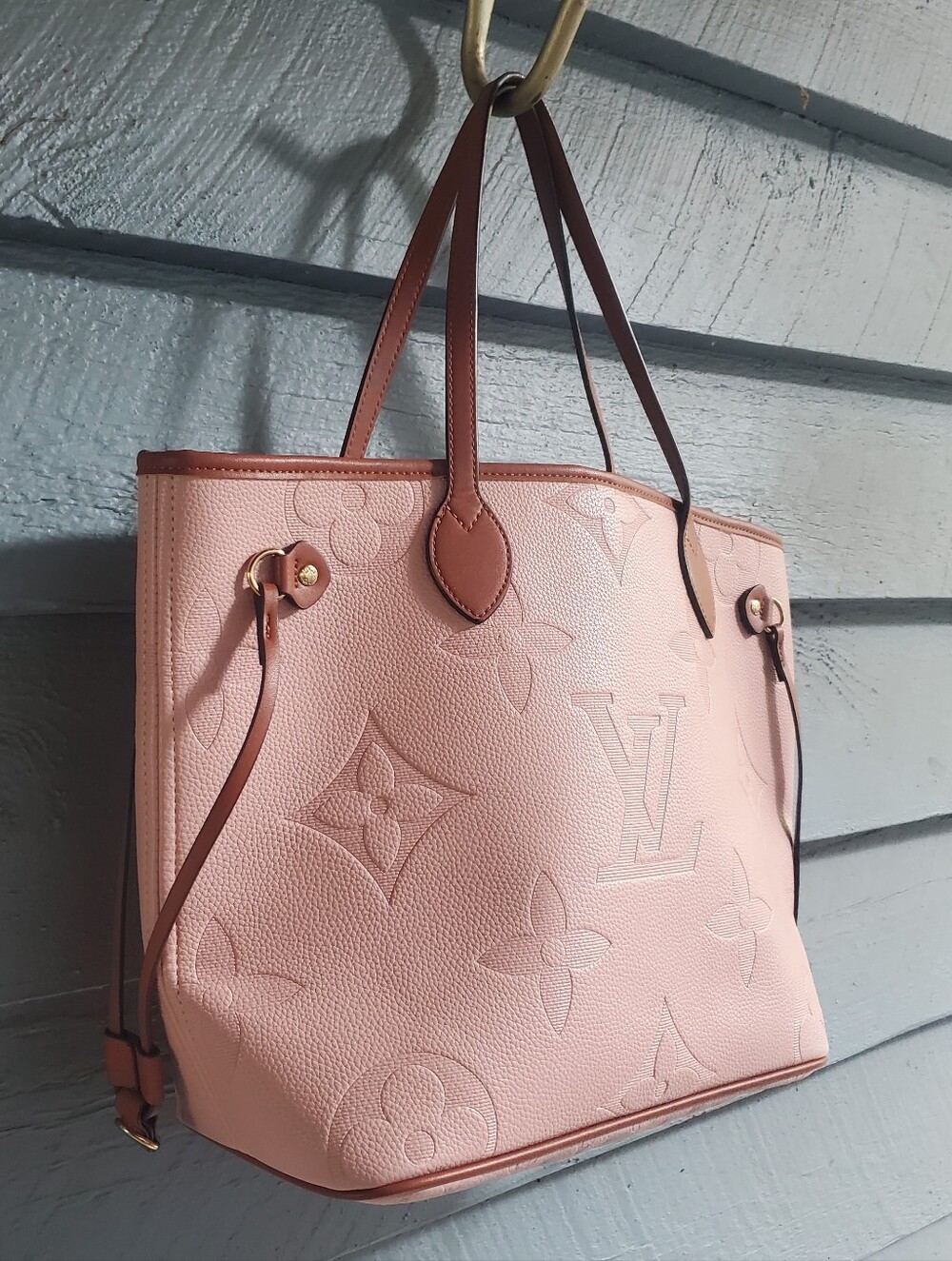 Pink Embossed Neverfull MM tote - Picture 4 of 10